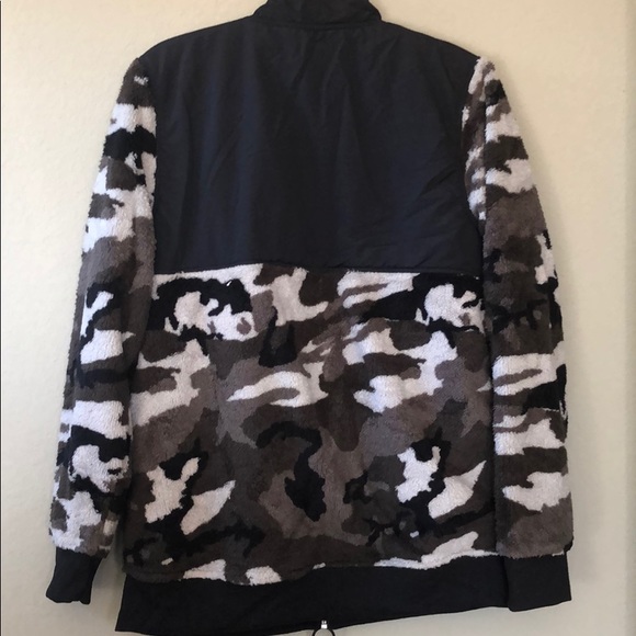 NWT Camo fleece zip jacket - Picture 3 of 5